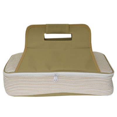 6009 - BEIGE SEER SUCKER INSULATED CASSEROLE CARRIER W/HANDLE