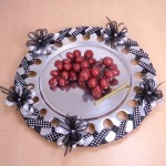 52146-ROUND TRAY W/CUT-OUT BORDER