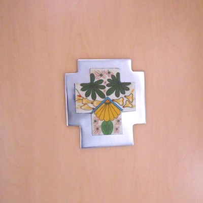 30403 - WALL CROSS W/FLOWER DESIGN