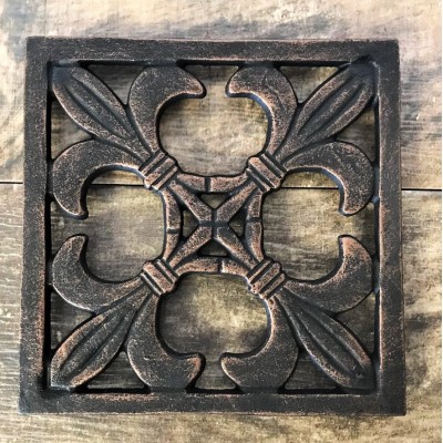 1302 - IRON FLEUR DE LIS SQUARE TRIVET 8"